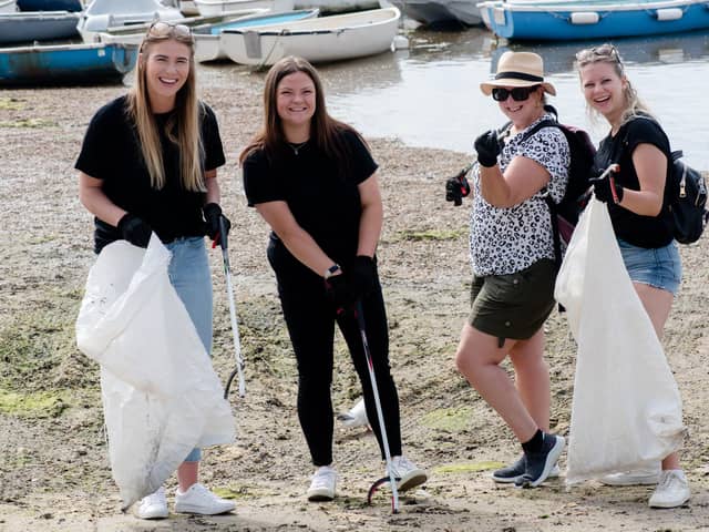 Barratt Homes employees help to clear 20kg of rubbish from Emsworth Harbour in support of a local environmental charity, The Final Straw Foundation.