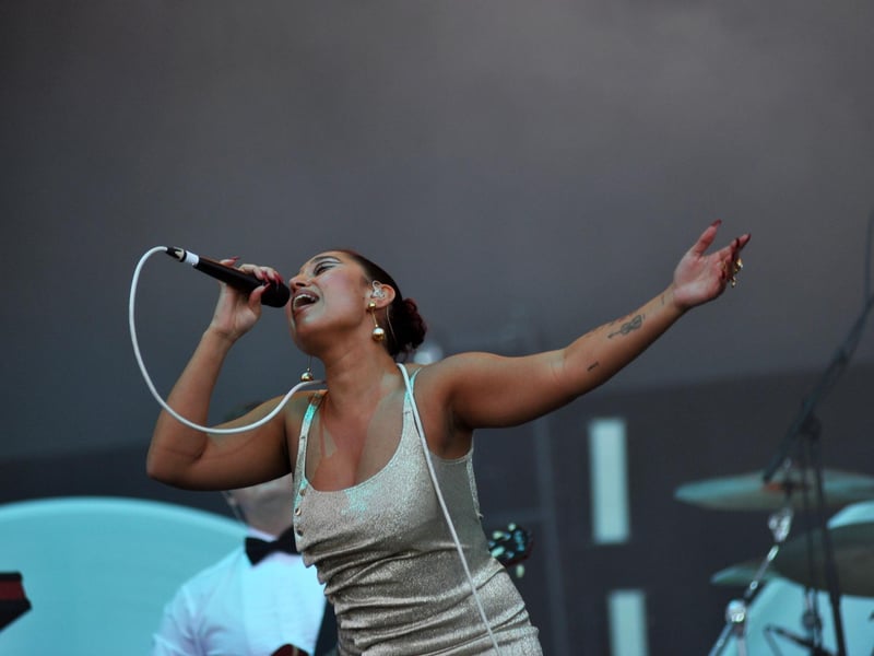 Raye performing on the Common Stage on Friday, August 2023.