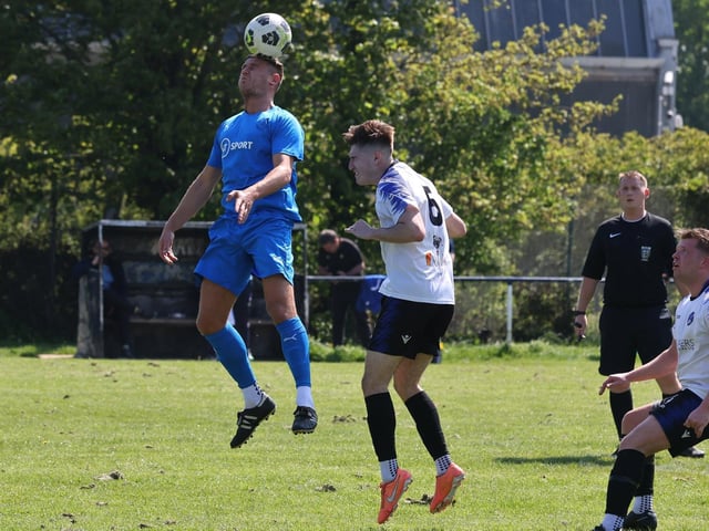 Paulsgrove (blue) v Clanfield. Picture: Sam Stephenson.