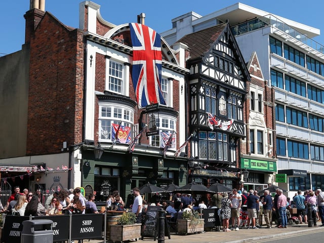 People have already started enjoying the sunny weather by having a drink at The Ship Anson, The Hard this year.   Picture: Chris Moorhouse (100525-62)