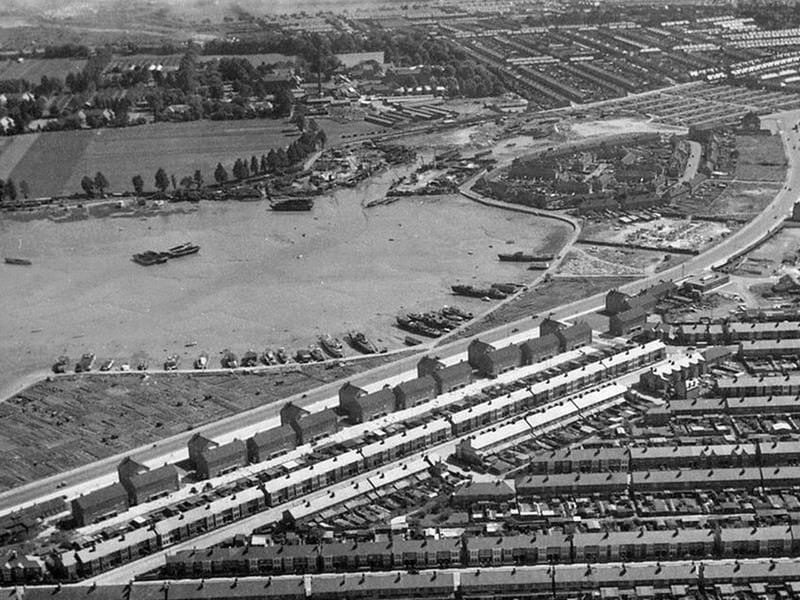 An old aerial of the Eastern Road, showing flats and houses.
