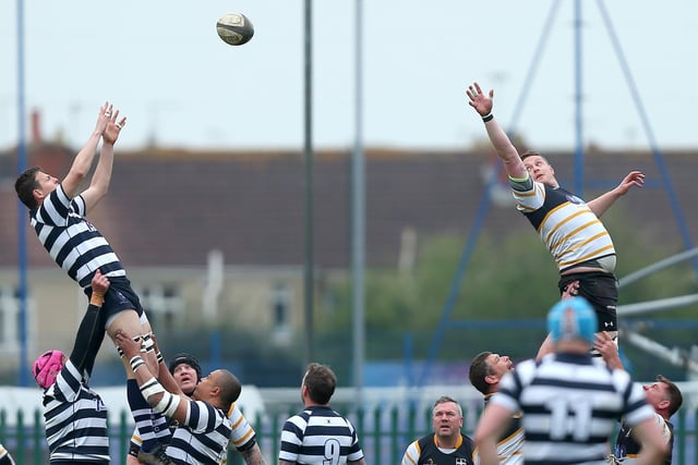 Lineout action from the Hampshire Veterans Cup semi-final between Portsmouth and Havant. Picture: Chris Moorhouse (jpns 220423-)