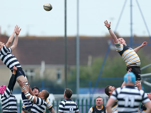 Lineout action from the Hampshire Veterans Cup semi-final between Portsmouth and Havant. Picture: Chris Moorhouse (jpns 220423-)