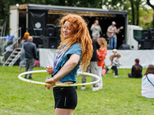 Pictured:Rosie Robinson-Kyle from Robert's centre entertaining children at the festival Picture:Marcin Jedrysiak