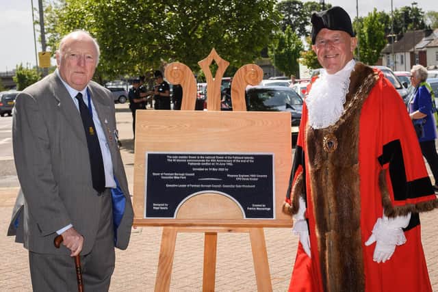 Derek Kimber and the Mayor of Fareham, Mike Ford. Picture: Keith Woodland (140521-476)