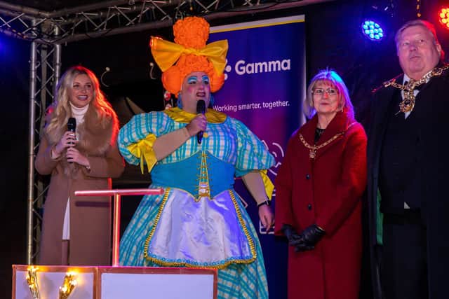 Amy Hart with Jack Edwards, Lady Mayoress Patricia Jonas and Lord Mayor Frank Jonas at the switching on of the Commercial Road, Portsmouth, Christmas lights last year. Picture: Mike Cooter (181121)