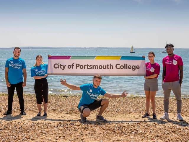 Students from Highbury and Portsmouth Colleges together as students of the newly formed City of Portsmouth College.
Photograph by Christopher Ison ©