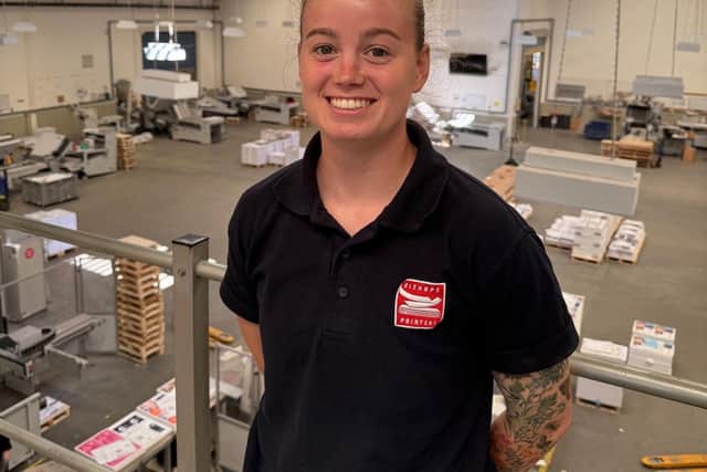 Lavinia "Vinnie" Tewkesbury, Print Apprentice