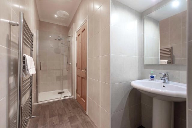 Apartment - shower room.