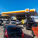 Long queues at Shell petrol station in Goldsmith Avenue on 24th September 2021. Picture: Mike Cooter (240921)