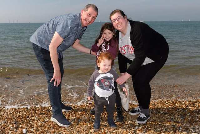Alan, Roman, Rosie-Hanvie and Sarah Knight (160421-7)