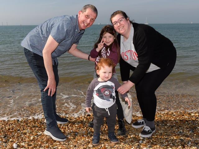 Alan, Roman, Rosie-Hanvie and Sarah Knight (160421-7)