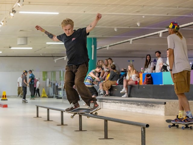Kyle Fletcher (26) on the rails at the Pitt Street Skate Park. Picture: Mike Cooter (280523)