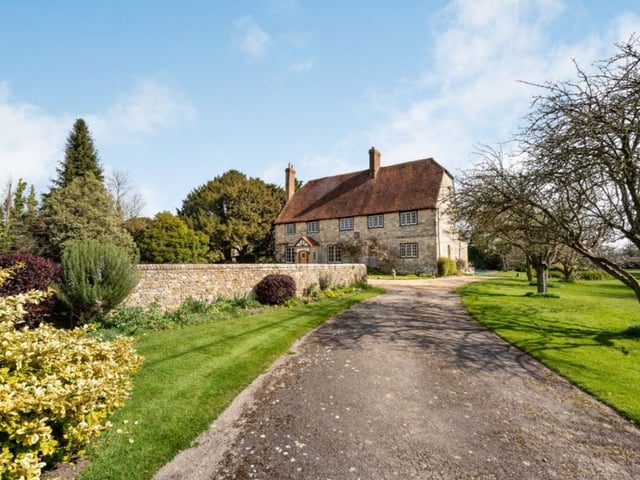 This seven bedroom detached home in Havant is a beautiful property in the area. It comes with seven bedrooms, three bathrooms and three reception rooms.