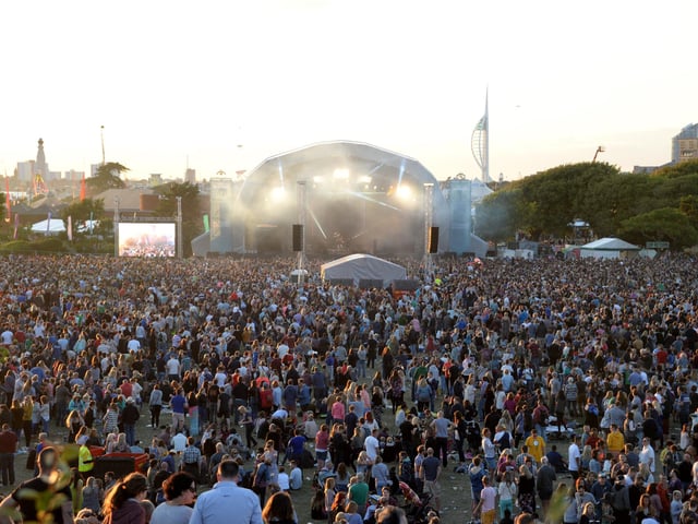 Fans watching Scouting for Girls on the main stage (142476-344)