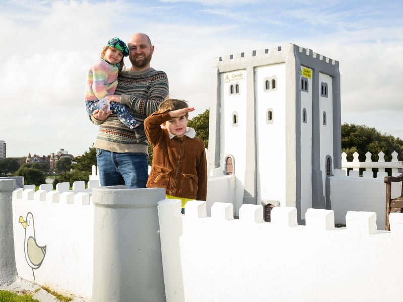 Pictured is: Nathan, Mabel and Arthur Foley from North Wales on holiday herePicture: Keith Woodland (100221-16)