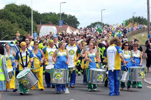 The Bridgemary Carnival makes its way along Gregson Avenue, Big Noise Samba band 17th July 2010. Picture: Paul Jacobs 102248-5