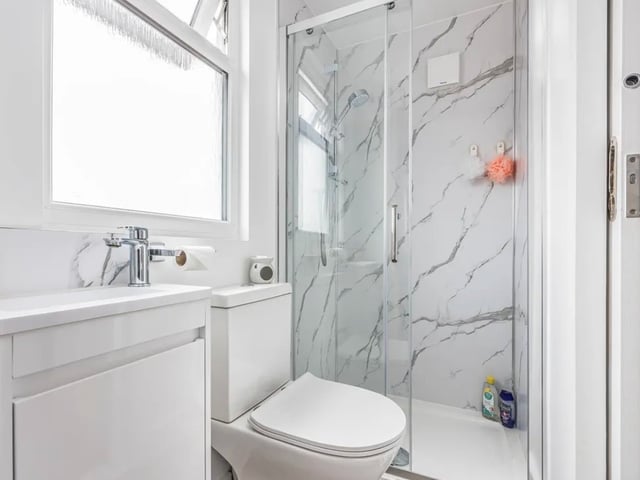 The listing says: "It boasts a fully operational ‘pub’, putting green, beauty cabin with water, a garden loo, Veranda seating area and a hot-tub (available via separate negotiation)."
