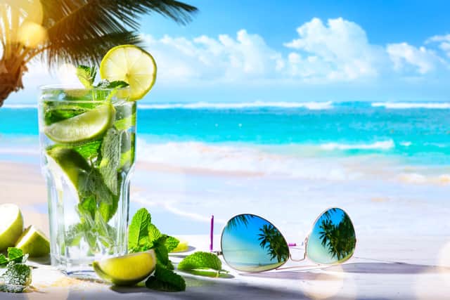Think you could handle pulling pints in paradise? (Photo: Shutterstock)