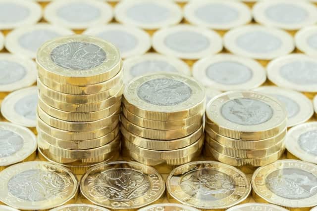 The rise will grant workers an increase of 930 GBP over the course of a year (Photo: Shutterstock)