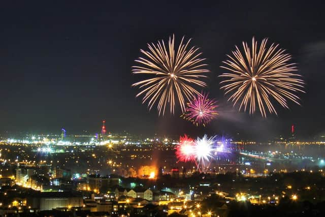 Cosham fireworks from Portsdown Hill. Picture: Tracy Goddard, Waterlooville.





T.G.Photography(c).
tgoddard4578@gmail.com