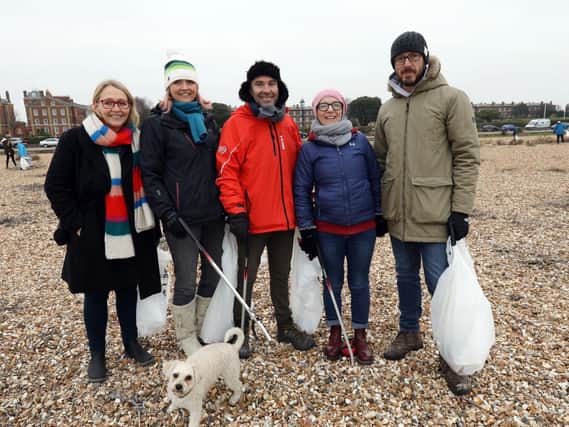 Pictured from left, Helen Slater, Julie and Simon Whitehead, and Jo and Nigel Tedbury, with Nora the dog. Southsea beach clean, Eastney.      Saturday 5th January 2019       Picture: Chris Moorhouse        (050119 - 87039)