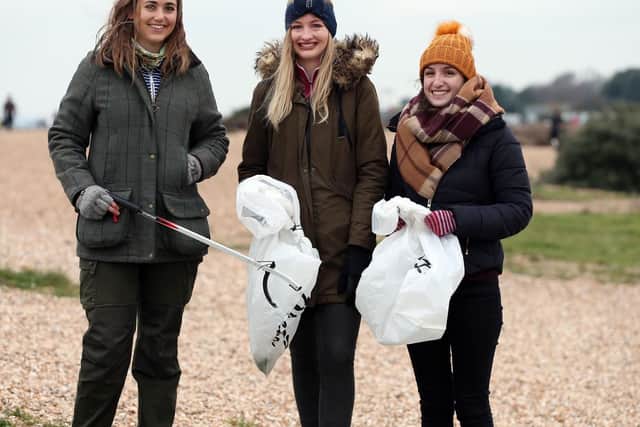 From left, Annabel Radcliffe, Kim Barton-Smith and Hollie Foster. Southsea beach clean, Eastney.    Saturday 5th January 2019       Picture: Chris Moorhouse  (050119 - 87261)