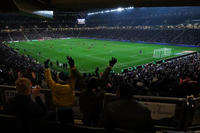 Average attendance: 7,253