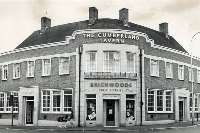 This pub on Eastney Road was an imposing Brickwoods house and had a pseudo-art deco style. It closed in 1989 and was turned into apartments.