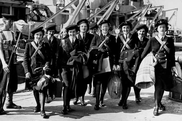 16th August 1944:  An advance party of WRNS on the quayside at Portsmouth bound for France.  (Photo by Reg Speller/Fox Photos/Getty Images)