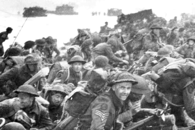 Soldiers landing on the beach, DDay 1944