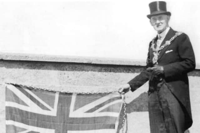 Sir Denis Daley, the legendary lord mayor of Portsmouth, about to unveil the plaque opening Eastern Road. Picture: JP Daley