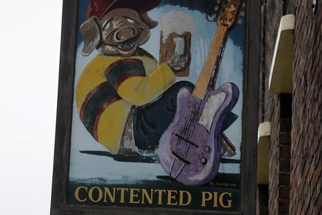 This lost pub went by many names during its life in Fratton Road. Including The Landmark, Shipwrights Arms, the Museum Gardens and finally the Contented Pig. It ceased trading in 2007.
