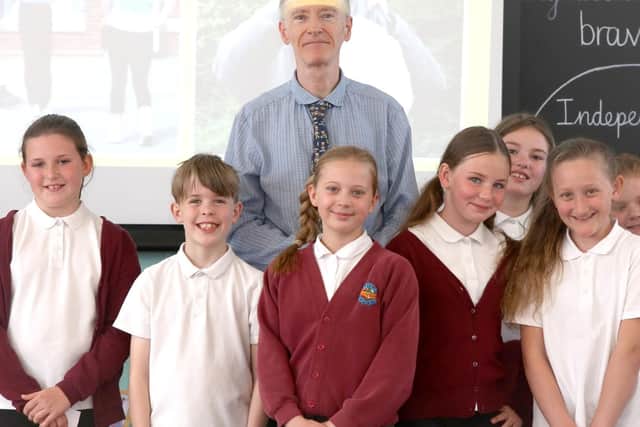 Pupils with Steve Bayliss at Meon Junior School in Shelford Road, Milton
Picture: Habibur Rahman