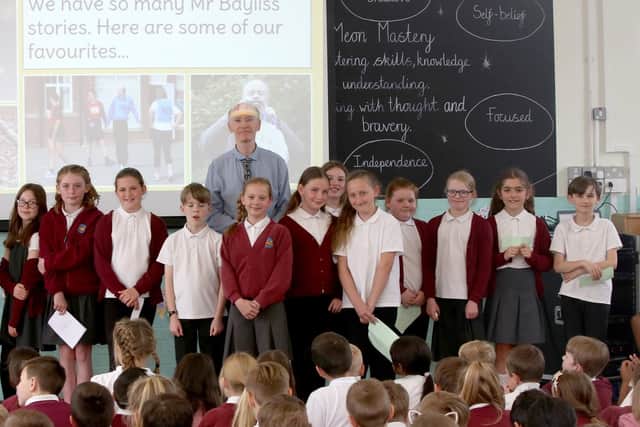Steve Bayliss with some of the pupils
Picture: Habibur Rahman