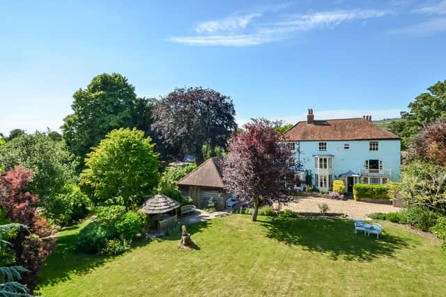 It comes with a large garden with plenty of room to play or relax in.