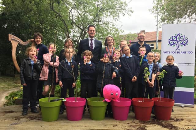 MP Stephen Morgan with children from Newbridge Junior School.