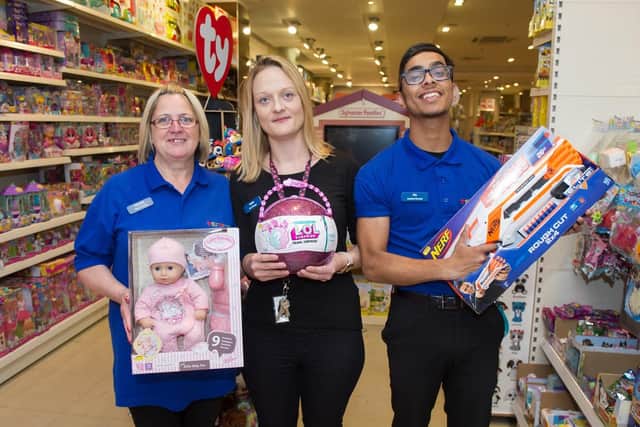 11/6/19
Story: CityBuzz : Toy town has opened in Cascades, Portsmouth.
Pictured: Staff, Michelle Aird,Stella Haines and Iftikar Ahmed.
