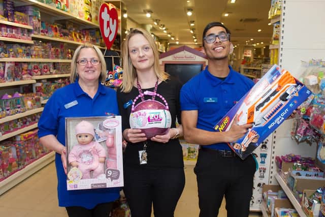 11/6/19

Story: CityBuzz : Toy town has opened in Cascades, Portsmouth.

Pictured: Staff, Michelle Aird,Stella Haines and  Iftikar Ahmed.