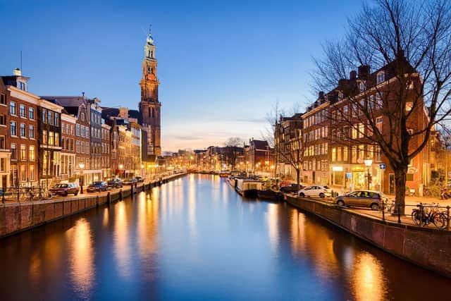 For tourists who are heading to this country, the Amsterdam health authorities have launched a campaign to warn them about the danger of buying a substance which is sold as cocaine, but is actually white heroin.