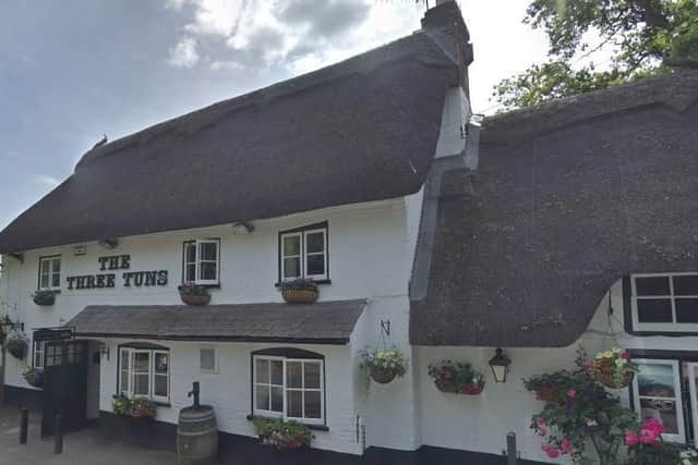 Thatched historic inn offering a large beer garden, on-site parking and classical British cooking. Ringwood Road, Bransgore, Christchurch, BH23 8JH