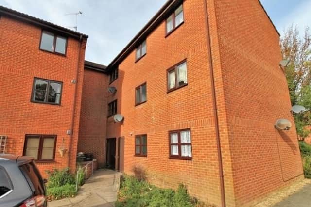 This studio is available for 85,000. It is on the ground floor and has a modern fitted kitchen. It is listed by Jeffries Sales and Lettings.