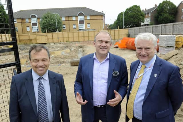 Lib Dem leader candidate Ed Davey chats to Councillor Darren Sanders (left), and Councillor Gerald Vernon-Jackson during a visit to a new city build in Somerstown.
Picture Ian Hargreaves  (100719-02)
