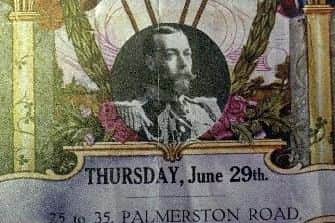 A flyer advertising a summer sale at Knight & Lee - featuring a picture of King George V which dates it between 1910 and 1936.