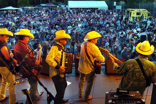 Wickham Festival, 2006, in full swing with Los Pacaminos performing at Wickham Community Centre. Picture by Michael Scaddan (063353-0021)