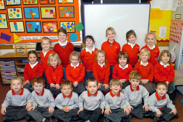 Ladybirds reception class at Crofton Hammond Infant School, Mancroft Avenue, Stubbington, in 2005. Picture (055424-0075)