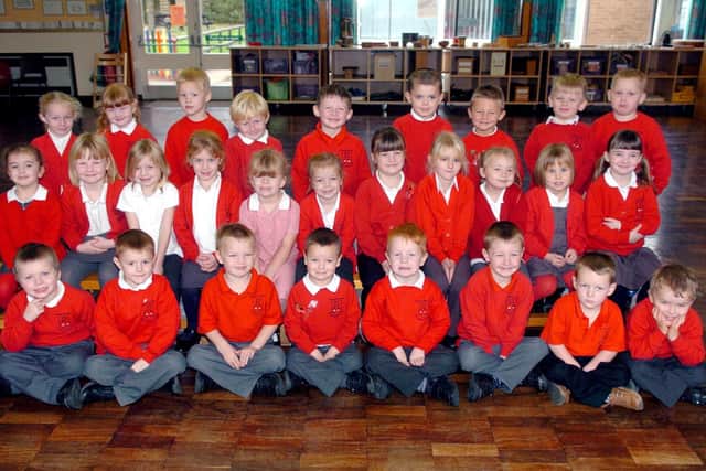 Horndean Infants reception classes - Blue class - 2005. Picture: (055234-5)
