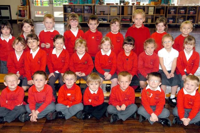 Horndean Infants reception classes - red class - 2005. Picture: (055234-13)