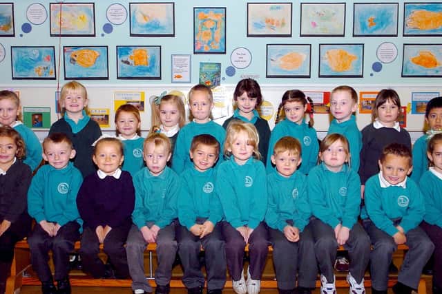Ducklings reception class at Manor Infant School in 2005. Picture: (055542-149)