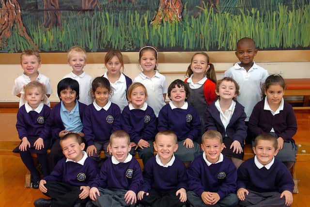 Corals Class - Mr Harbut's reception class at Charles Dickens Infant School, Turner Road, Portsmouth in autumn 2006. Picture (064242-0051)